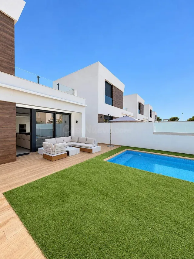 Exclusiva vivienda adosada de diseño a solo 800 metros del m - foto 4