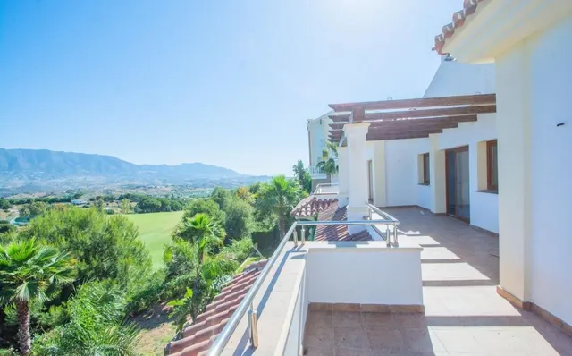Exclusiva Villa Independiente en Primera Línea de Golf | La Cala Golf, Costa del Sol — 3