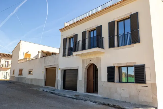 Casa de obra nueva con piscina y garaje en Ses Salines