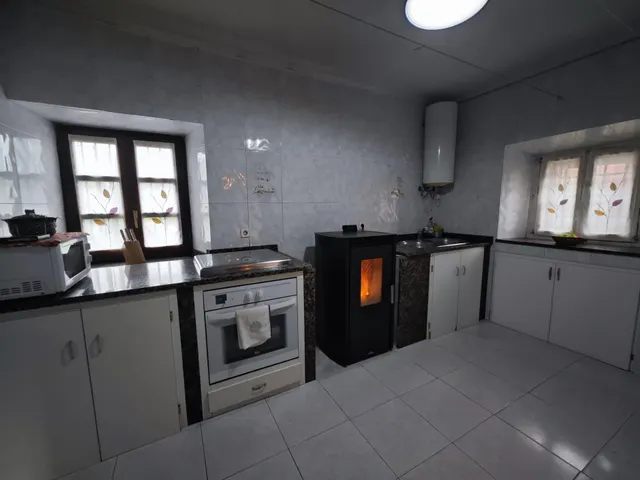 CASA DE PIEDRA CON MÚLTIPLES POSIBILIDADES EN VILLANUEVA DE LA PEÑA — 10