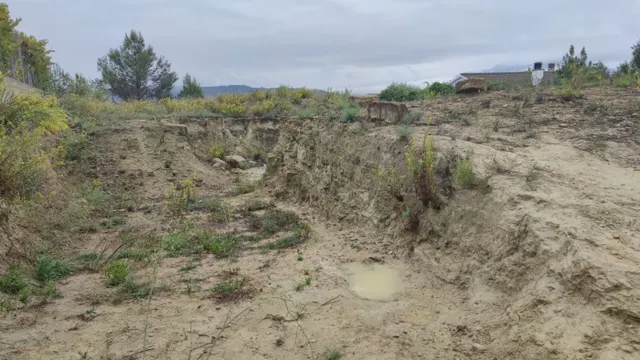 TERRENO SEMIPLANO EN VENTA EN LA URBANIZACIÓN DE RIVER PARK DEL PONT DE VILOMARA. — 5
