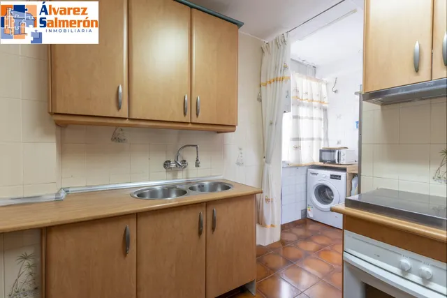 Piso de 3 dormitorios en calle milán, zaidín | muy luminoso y con gran potencial — 22
