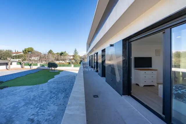 Chalet de lujo en venta en Colmenarejo con piscina climatizada — 34