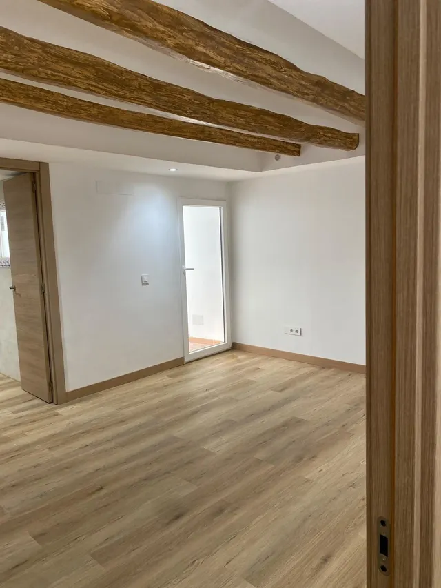 Exclusiva casa de pueblo completamente rehabilitada con piscina interior, terraza y parking en el centro de el Vendrell — 20