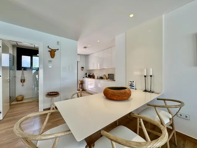 elegante villa con vistas parciales al mar. — 33