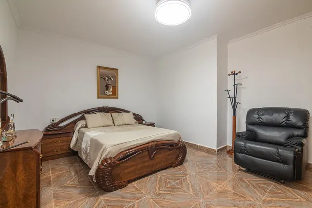 Chalet sito en Valverde con 6 habitaciones, 3 baños, piscina y garaje — 38