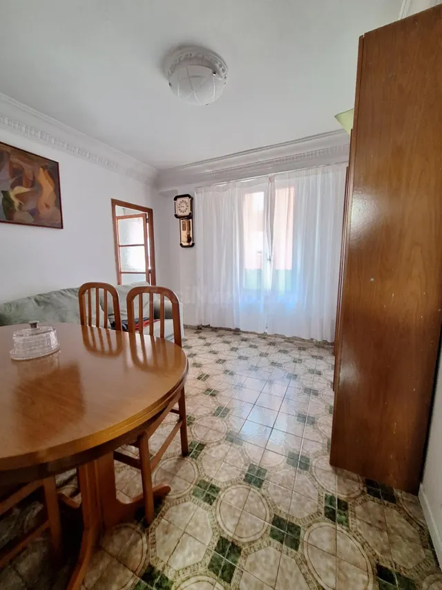 PISO DE 3 habitaciones CON BALCÓN Y MUCHAS POSIBILIDADES — 2
