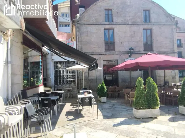 Local céntrico en venta en Padrón - foto 2