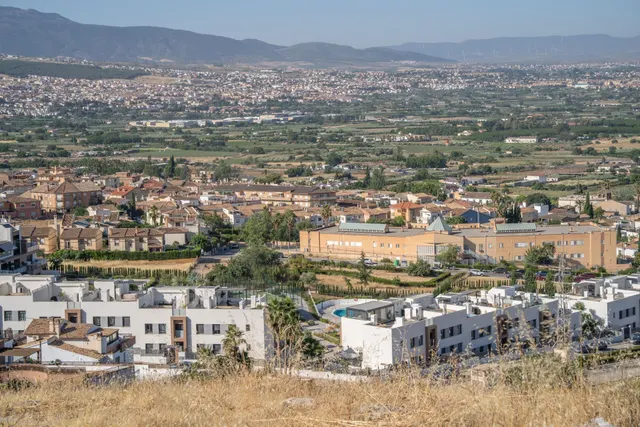 ¡OPORTUNIDAD ÚNICA! Solar urbano con proyecto de diseño visado de regalo en Huétor Vega — 18