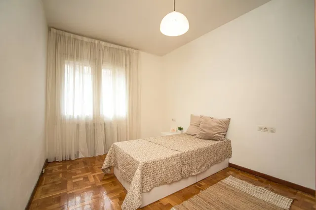 Piso en travesía Bayona 4, Pamplona — 9