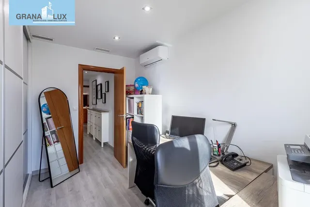 Amplia casa de 182 m2 con patio, gran sótano y a menos de 5 minutos del metro — 26