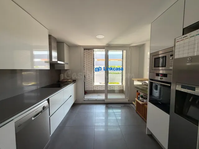 Exclusiva vivienda de 4 dormitorios en Prado de Somosaguas ( - foto 4