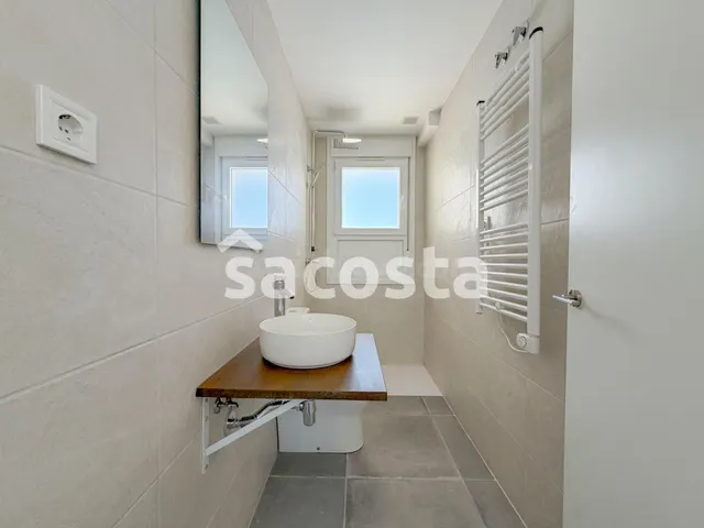 Amplio piso con  terraza, ideal como inversión o vivienda — 5