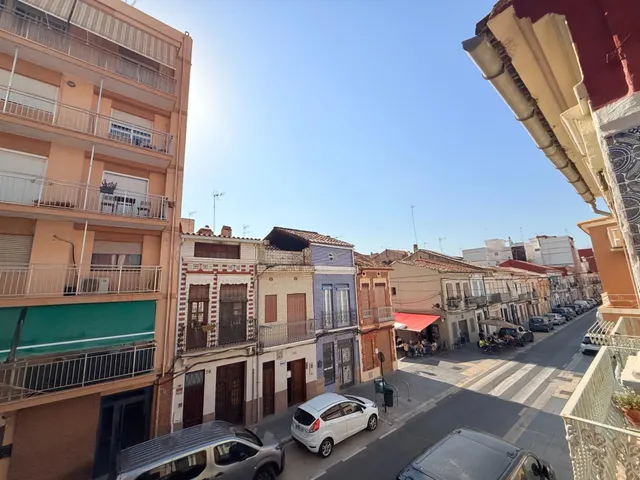 EXCELENTE PISO CERCA DE LA PLAYA, TOTALMENTE REFORMADO, EN 1º PLANTA,  EN UNA CASA TIPICA DEL BARRIO DEL CABAÑAL. — 23