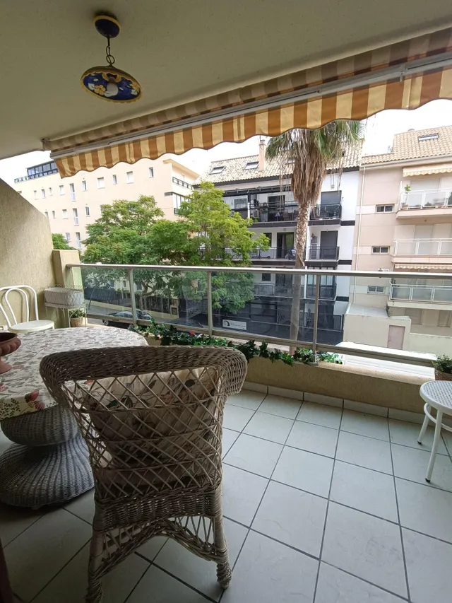 APARTAMENTO EN SEGUNDA LÍNEA DE PLAYA EN FUENGIROLA EN ALQUILER DE ENERO A JUNIO — 2