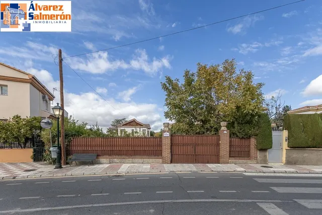 Gran casa con parcela y piscina en Cájar — 36