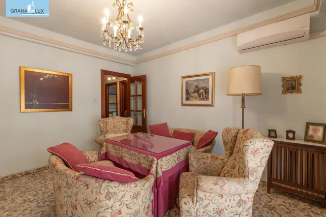 Amplia vivienda en pleno centro de Granada — 44