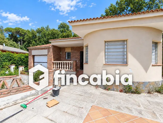 Casa independiente para reformar con jardín y garaje en Maçanet de la Selva — 16