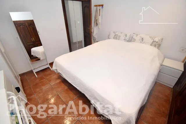 Atractivo chalet amplio con piscina privada, garaje y terraza, todo amueblado y cerca de la playa. — 24