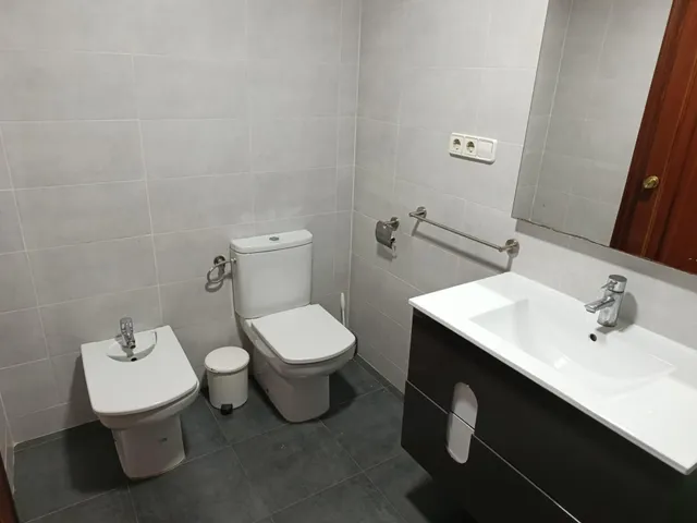 ¡Oportunidad única en el Grao de Gandía! Piso acogedor y amplio — 25