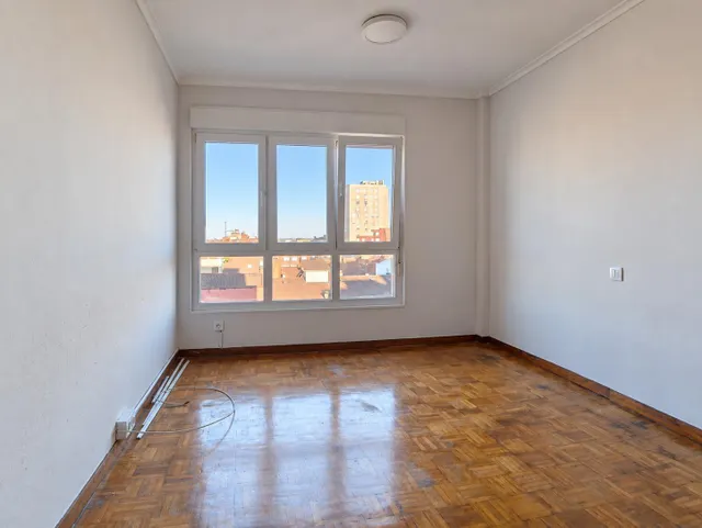 Piso luminoso con vistas al mar en La Calzada, Gijón | 3 habitaciones — 6