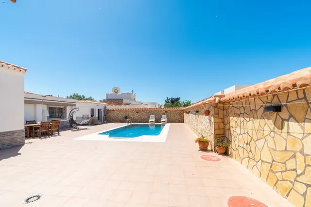 CHALET independiente con piscina privada y parcela segregable de 809 m2 en Torreta Florida — 25