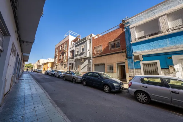 Casa con encanto, cochera y terraza privada en calle Acosta — 27