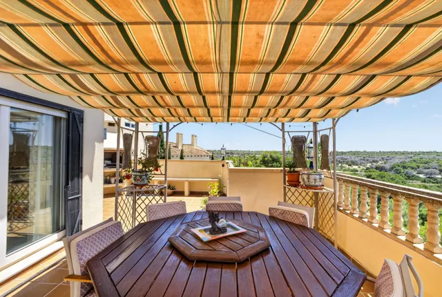 Villa de 5 Dormitorios en Primera Línea de Golf con Piscina  - foto 3