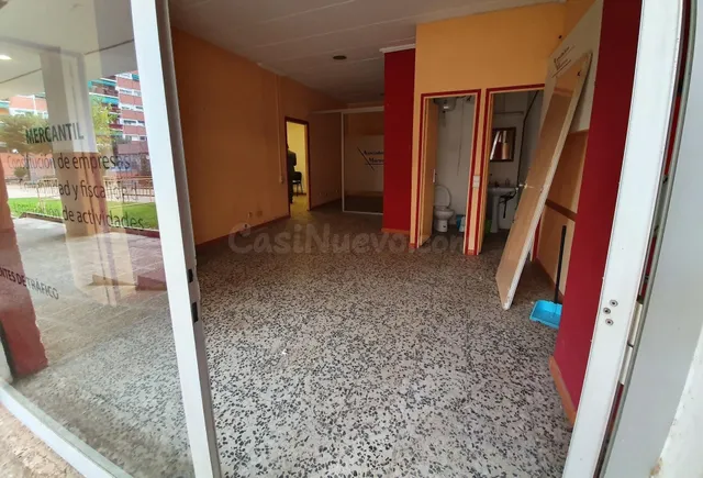 LOCAL COMERCIAL EN VENDA A SABADELL - foto 2