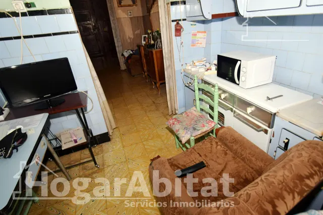 ¡OPORTUNIDAD ÚNICA! AMPLIA CASA PARA REFORMAR CON PATIO Y TRASTERO — 11