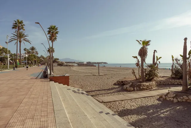 Piso de 3 dormitorios en Puerto de Estepona a 100 metros del paseo maritimo. — 31