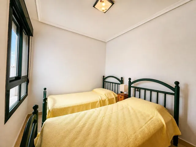 Ático dúplex con vistas frontales al mar y amplio solárium en Guardamar del Segura — 20