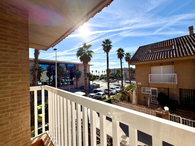 Chalet adosado esquinero con jardín privado, terrazas y garaje doble en La Patacona — 26