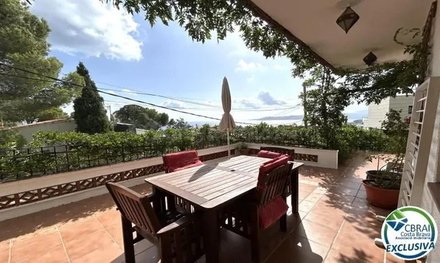 Casa en Llançà con licencia turística, vistas al mar y a poc - foto 5