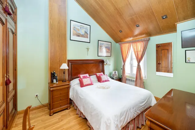 CHALET ADOSADO EN ZONA LA CALETA — 39