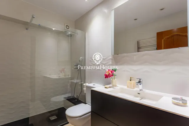 Amplia vivienda con ascensor, patio y terrazas — 15