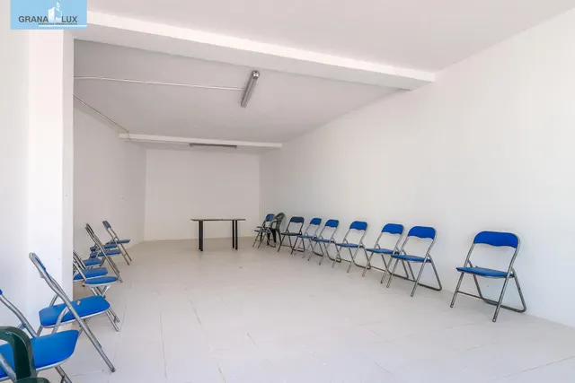 ADOSADA EN URBANIZACIÓN EN HUETOR VEGA — 38