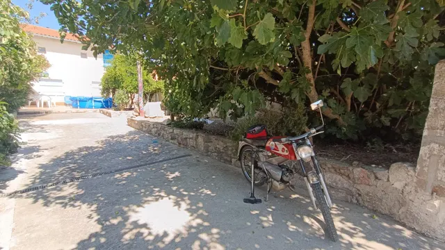 CASA EN VENTA EN MORALES DEL VINO (ZAMORA), 5 DORMITORIOS, BAÑO, BUHARDILLA, BODEGA, JARDÍN, GARAJE... — 48