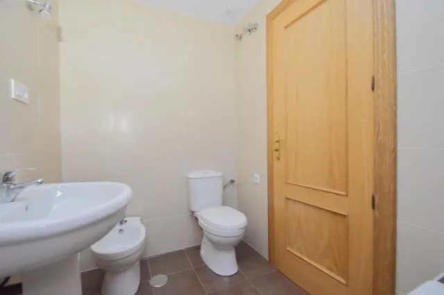 PISO CON PLAZA DE GARAJE EN LÁCHAR!! — 24