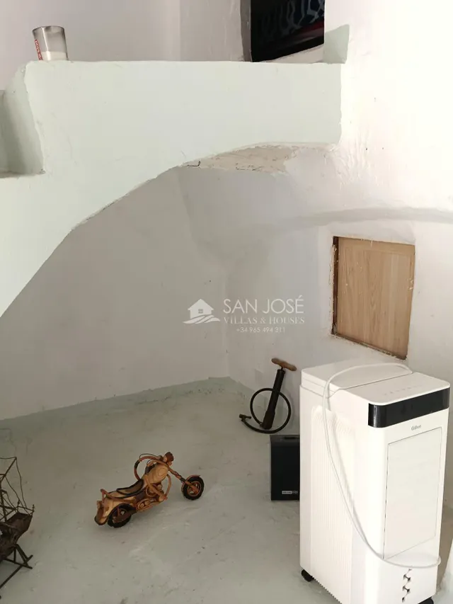 Se vende encantadora casa semi reformada en el corazón de Aspe — 23