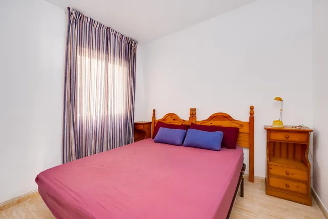 Apartamento de 2 dormitorios con piscina comunitaria en Torrevieja — 6