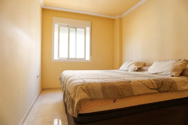 Piso de 2 dormitorios junto al Puerto Deportivo de Guardamar, orientación sur y piscina comunitaria — 7