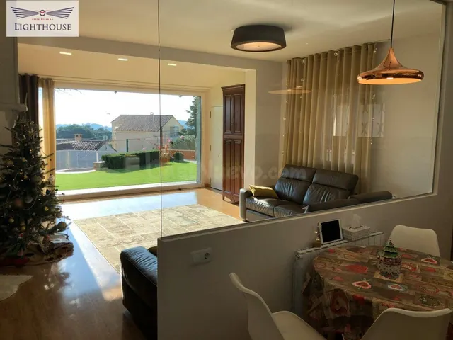 Casa familiar renovada con excelente ubicación. - foto 5