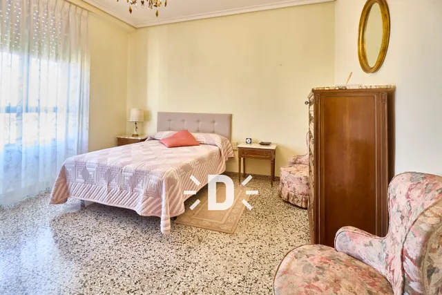 SE ALQUILA VIVIENDA EN VALENCIA — 38