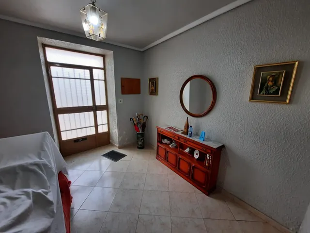 CASA CON PLANTA BAJA, PRIMERA ALTURA Y CAMARAS — 19