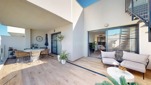 EXCLUSIVO ÁTICO ORIENTADO AL SUR CON SOLÁRIUM DE 93 m2, JACU