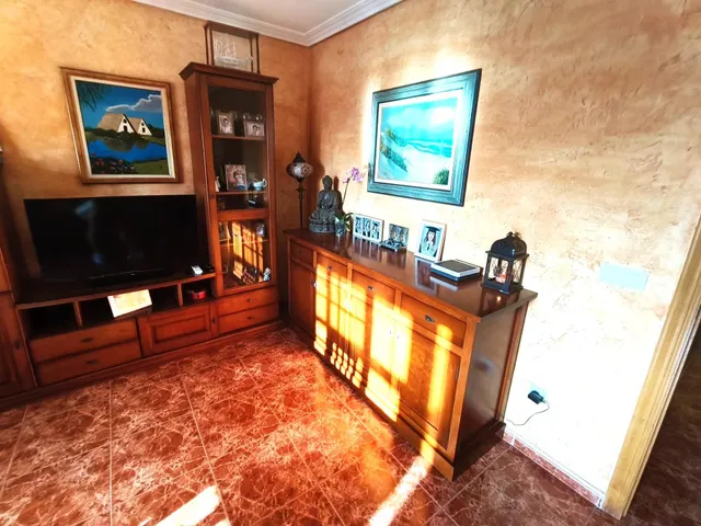 Se vende un Apartamento Atico con Terrasa acristalada, con 2 dormitorios y 2 baños en centro de Torrevieja! — 11