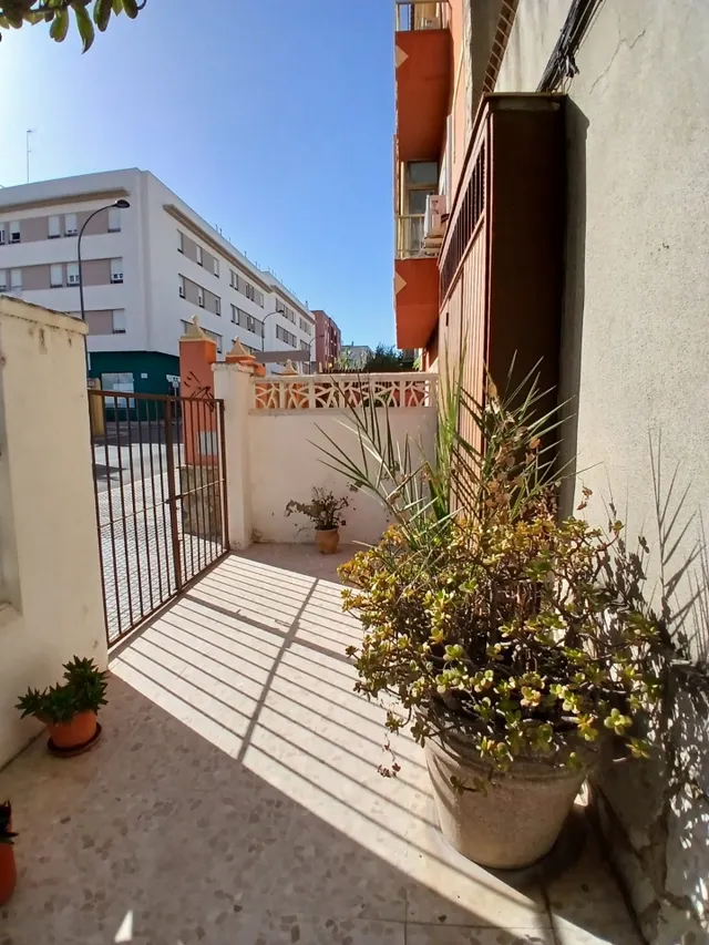 Casa independiente con garaje — 23