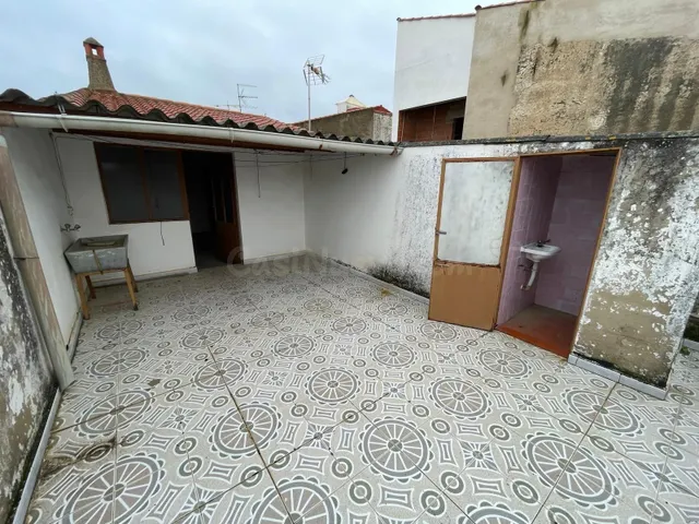 CASA INDEPENDIENTE CON AMPLIA COCHERA Y TERRAZA EN EL CENTRO