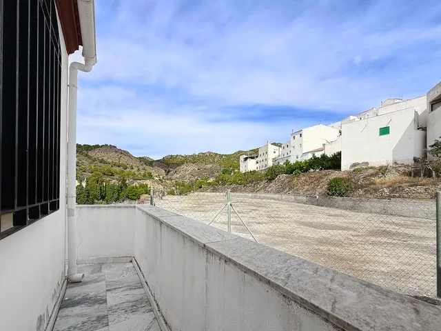 CASA AMPLIA Y CÓMODA EN URRACAL — 26